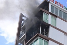 Cháy khách sạn ở Nha Trang, du khách náo loạn bỏ chạy