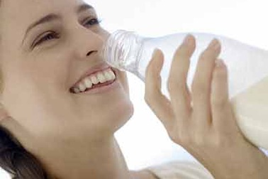 Sau khi ăn hành tỏi hãy uống sữa