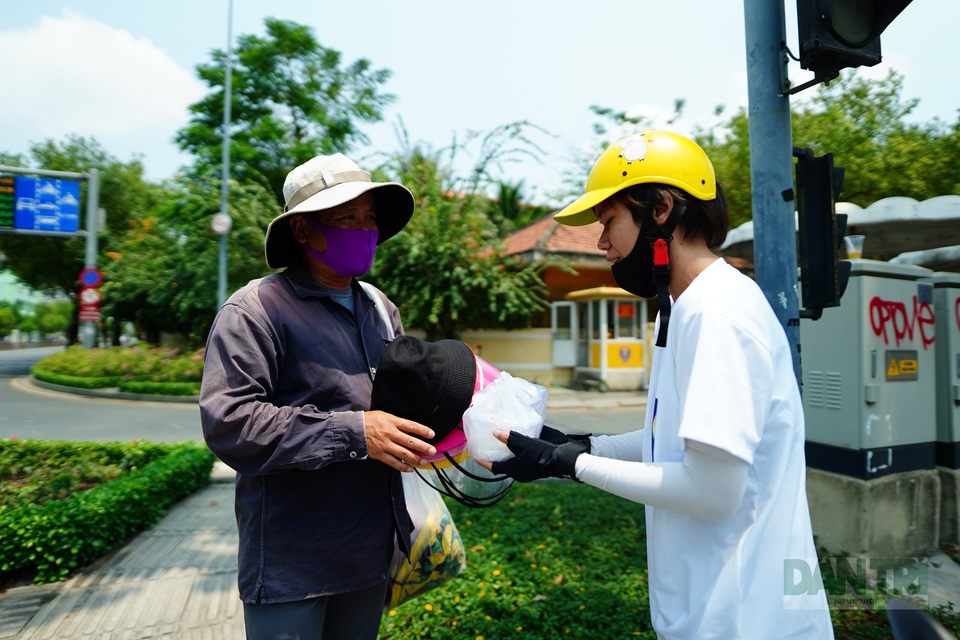 Suất ăn nghĩa tình giữa mùa Covid-19 - 14