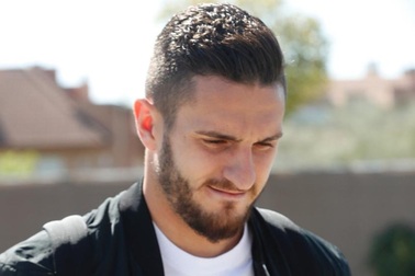 Ngôi sao Atletico hoảng hồn vì bị cướp dí súng vào đầu