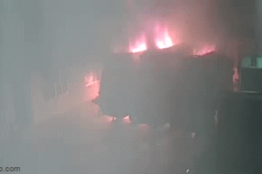 Điều tra vụ cháy xe thu rác tiền tỷ lúc trời đang mưa