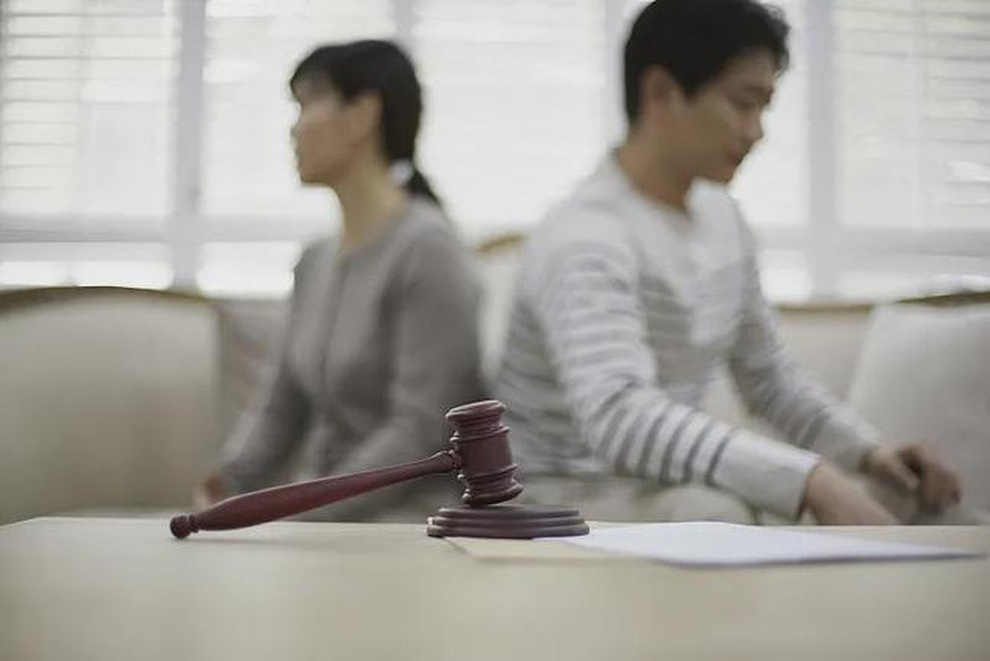 Vợ kém 20 tuổi bỏ trốn sau ngày cưới, chồng kiện đòi 5 tỷ tiền quà - 1 Vợ kém 20 tuổi bỏ trốn sau ngày cưới, chồng kiện đòi 5 tỷ tiền quà - 1