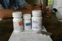 12 người dân ở Bến Tre nhiễm HIV: Do dùng chung lọ thuốc? 