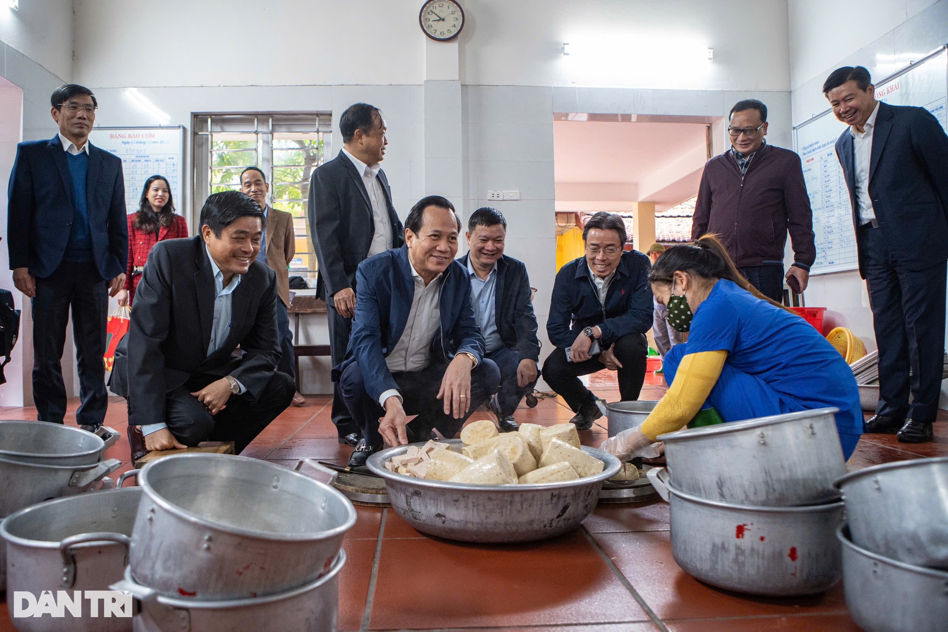 Đến với trẻ khuyết tật bằng tấm lòng người cha, người mẹ mới... trụ được - 4