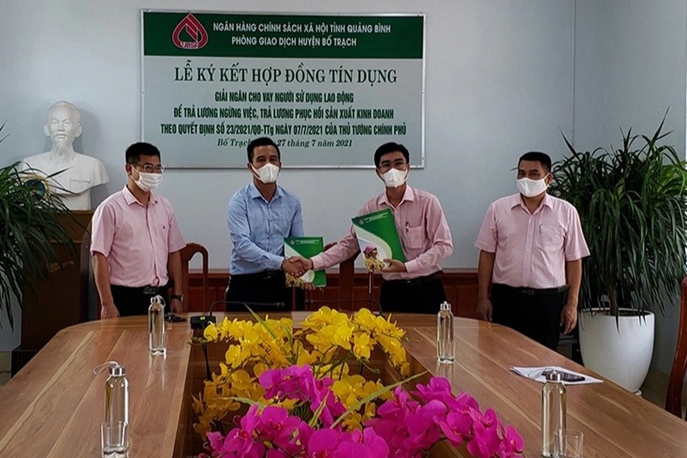 Doanh nghiệp Quảng Bình phấn khởi khi được vay vốn trả lương ngừng việc - 1 Doanh nghiệp Quảng Bình phấn khởi khi được vay vốn trả lương ngừng việc - 1