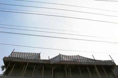 Bị điện phóng, thợ hàn sắt tử vong tại chỗ