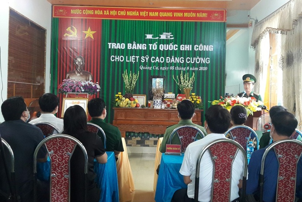 Thanh Hoá: Trao Bằng Tổ quốc ghi công tới gia đình Thượng tá Cao Đăng Cường - 1 Thanh Hoá: Trao Bằng Tổ quốc ghi công tới gia đình Thượng tá Cao Đăng Cường - 1