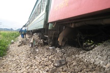 Đã giải cứu được 6 toa tàu trật đường ray