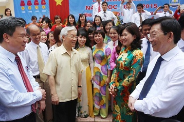 Tổng Bí thư và kỷ niệm trường cũ: "Xin phép thầy cô gọi em là cựu học sinh"