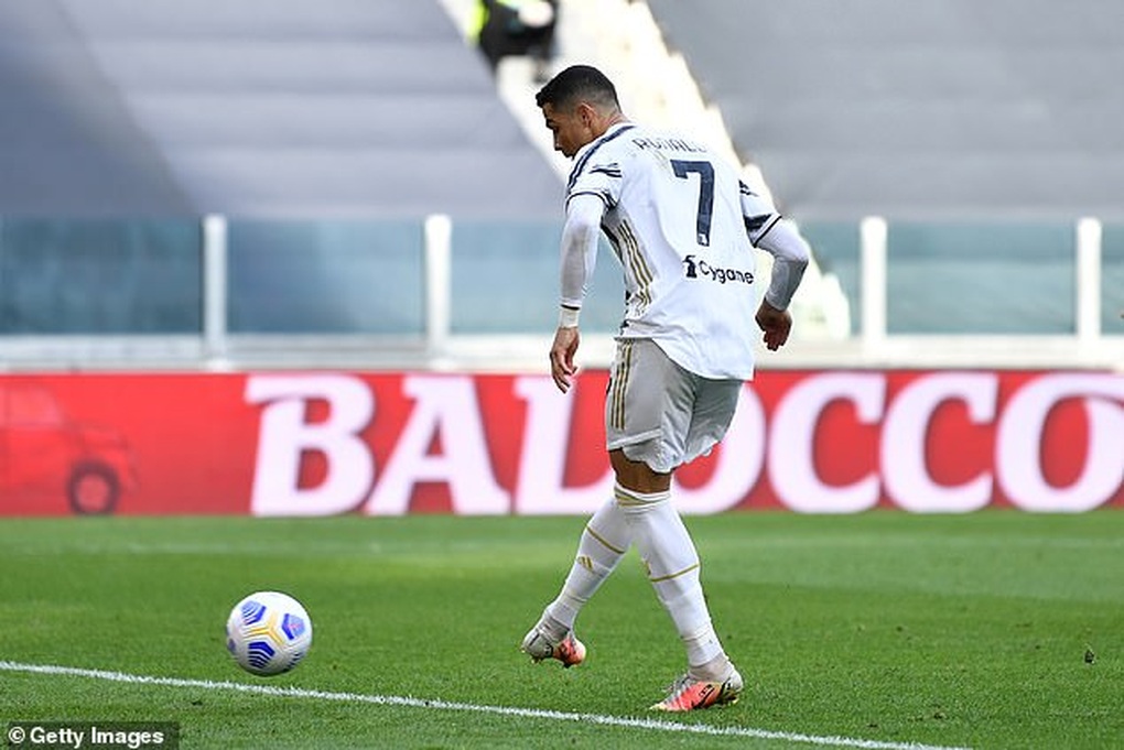 C.Ronaldo bị lu mờ, Juventus thắng nghẹt thở Inter trong cơn mưa bàn thắng - 1 C.Ronaldo bị lu mờ, Juventus thắng nghẹt thở Inter trong cơn mưa bàn thắng - 1