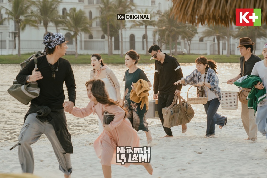Nhà mình lạ lắm!: Những bí ẩn phía sau chuyện bi hài về gia đình giả - 5 Nhà mình lạ lắm!: Những bí ẩn phía sau chuyện bi hài về gia đình giả - 5