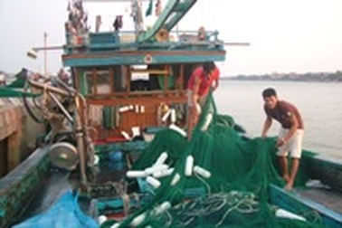 Lắp đặt 90 máy định vị vệ tinh cho tàu cá   