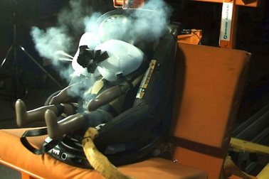 Ghế ô tô dành cho trẻ em đầu tiên trên thế giới có túi khí