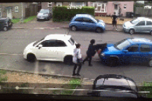 “Choáng” với cách lực sĩ thể hình “xử lý” xe đậu chắn lối đi