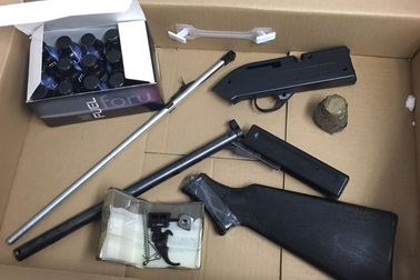 Bắt giữ súng và 2.000 viên đạn giấu trong hàng hóa nhập khẩu