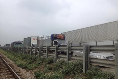 “Nghẹt thở” đường về biển miền Trung