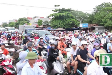 Hà Nội: Quốc lộ 6 tắc nghiêm trọng hàng km