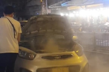 Ô tô bắt lửa từ vị trí đèn gầm và lời cảnh báo cho các chủ xe khi "độ chế"