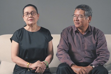 Bố mẹ Á hậu Thùy Dung xúc động chia sẻ về con gái.