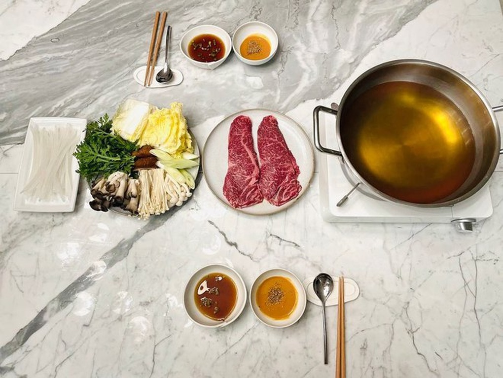 Hình ảnh mới nhất của bà bầu Son Ye Jin và bố trẻ con Hyun Bin - 4 Hình ảnh mới nhất của bà bầu Son Ye Jin và bố trẻ con Hyun Bin - 4
