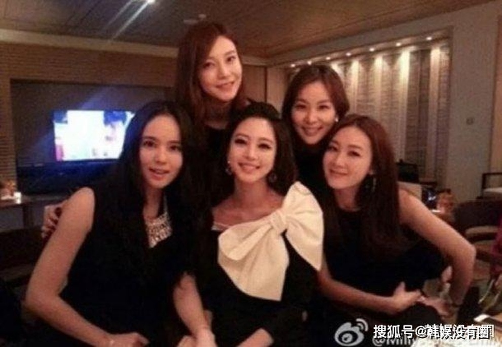 5 ngôi sao nổi tiếng xứ Hàn bất ngờ bị công kích vì một bức ảnh - 1 5 ngôi sao nổi tiếng xứ Hàn bất ngờ bị công kích vì một bức ảnh - 1