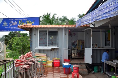 Tạm dừng cưỡng chế vụ quán cà phê “Xin Chào” đặt container làm nơi rửa chén