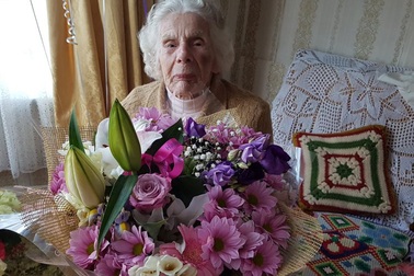 Cụ bà 100 tuổi gãy cổ vì chống cự cướp trên đường đến nhà thờ