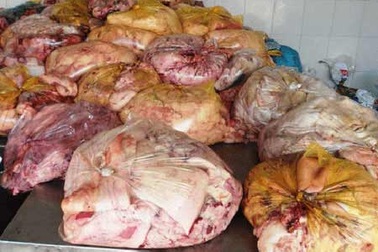 Bắt giữ hơn 1 tấn mỡ “bẩn” đang trên đường đi tiêu thụ 