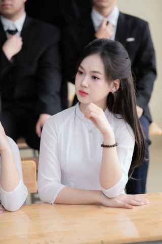 Nữ thủ khoa khối A00 gây sốt: Vẻ đẹp trí tuệ mới là bền vững nhất - 2