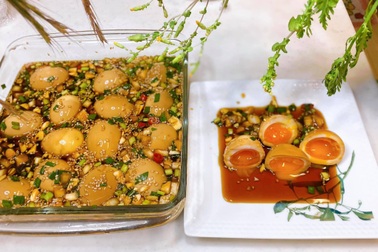 Trứng lòng đào ngâm nước tương cực ngon