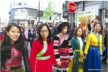 Tết Tây Tết Ta sa đà chuyện quà!