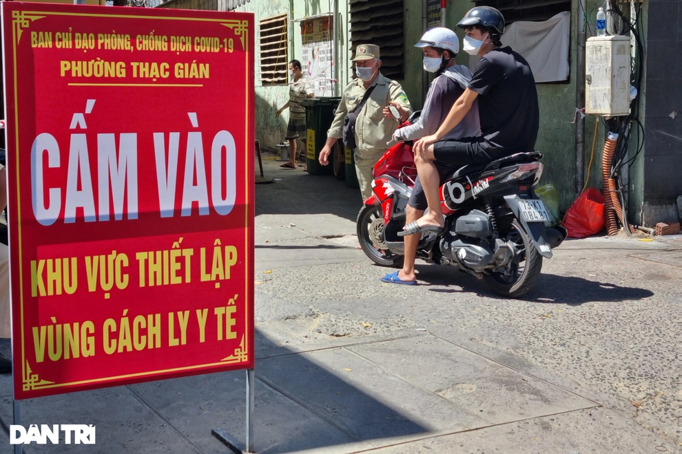 Chuyến đi viện nhớ đời của đại gia đình 8 người mắc Covid-19 ở Đà Nẵng - 1 Chuyến đi viện nhớ đời của đại gia đình 8 người mắc Covid-19 ở Đà Nẵng - 1