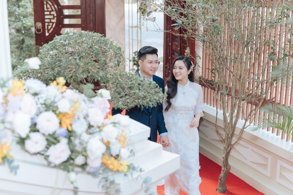 Cô dâu sinh viên vừa làm đám cưới, vừa thi kết thúc môn học - 2 Cô dâu sinh viên vừa làm đám cưới, vừa thi kết thúc môn học - 2