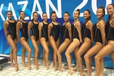 Hai nữ sinh gốc Việt xuất sắc trong đội tuyển bơi nghệ thuật Hungary