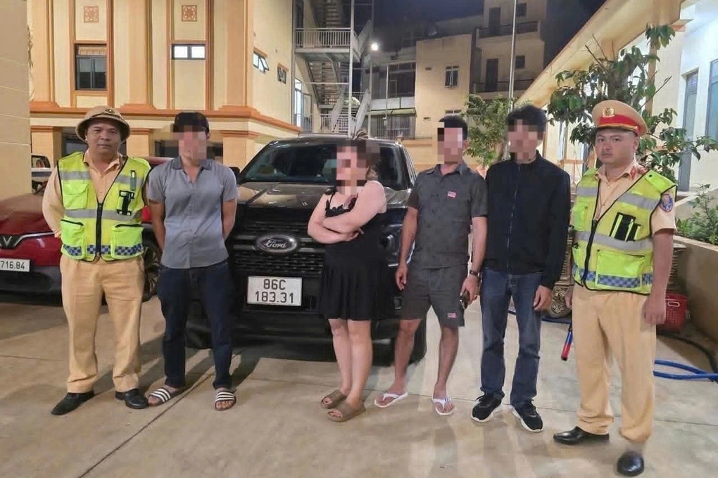 Tài xế xe tải bị đánh tới tấp giữa đường sau va chạm giao thông ở Đắk Lắk - 2 Tài xế xe tải bị đánh tới tấp giữa đường sau va chạm giao thông ở Đắk Lắk - 2