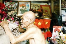 Cựu chiến binh hơn trăm tuổi vẫn bán quán mưu sinh giữa Thủ đô