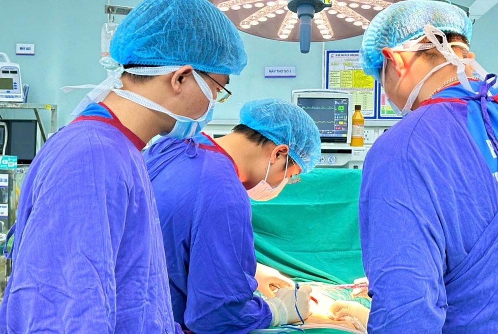 Gặp họa vì hút mỡ bụng, bà mẹ một con rớt nước mắt khi tỉnh lại sau cơn mê - 3 Gặp họa vì hút mỡ bụng, bà mẹ một con rớt nước mắt khi tỉnh lại sau cơn mê - 3