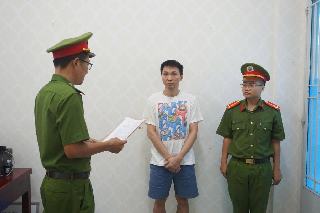 Công an TPHCM triệt phá đường dây đánh bạc hơn 20.000 tỷ đồng - 2 Công an TPHCM triệt phá đường dây đánh bạc hơn 20.000 tỷ đồng - 2