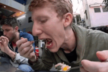 Khách Mỹ "ấm lòng" được cư xử thân tình như người nhà nhờ giỏi tiếng Việt