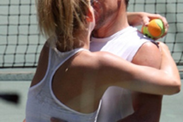 Kate Hudson và Lance Armstrong công khai âu yếm