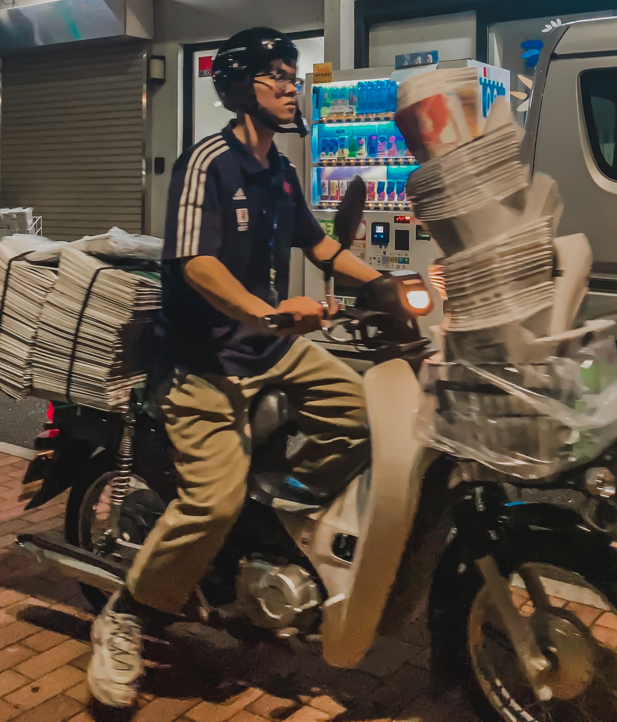Chàng trai Việt kể chuyện dậy từ nửa đêm phát 800 tờ báo mưu sinh ở Nhật - 1 Chàng trai Việt kể chuyện dậy từ nửa đêm phát 800 tờ báo mưu sinh ở Nhật - 1