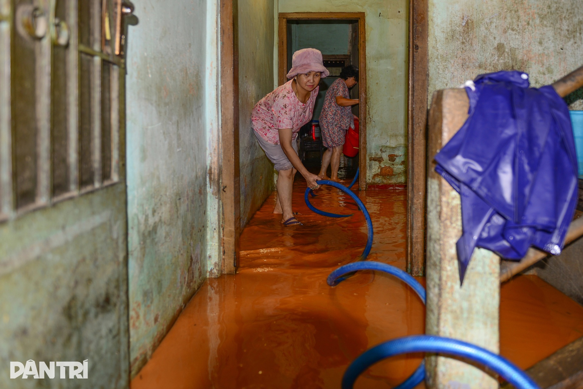 Đường phố trung tâm Đà Lạt thành sông do mưa lớn kéo dài - 8