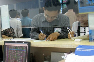 VN-Index giảm mạnh xuống 491 điểm