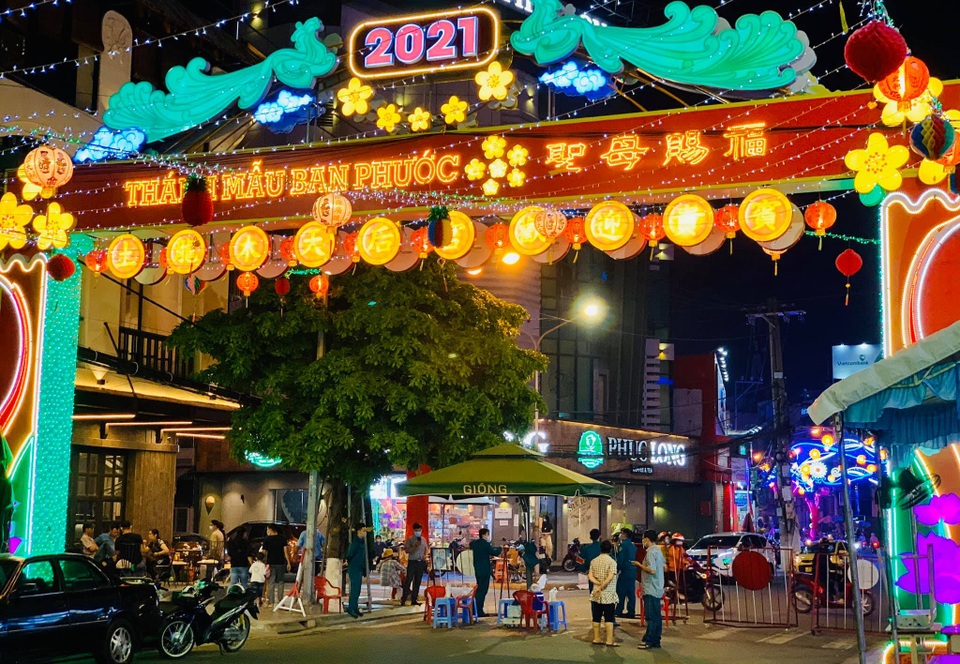 Lễ hội lớn nhất Đông Nam Bộ đóng cửa, người dân đứng ngoài chùa cầu an - 7 Lễ hội lớn nhất Đông Nam Bộ đóng cửa, người dân đứng ngoài chùa cầu an - 7
