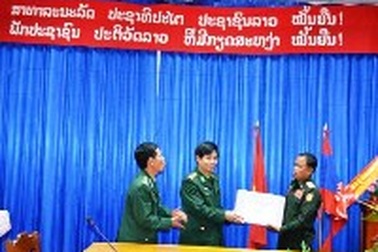 Bộ Chỉ huy BĐBP Quảng Bình chúc mừng 65 năm ngày thành lập QĐND Lào 