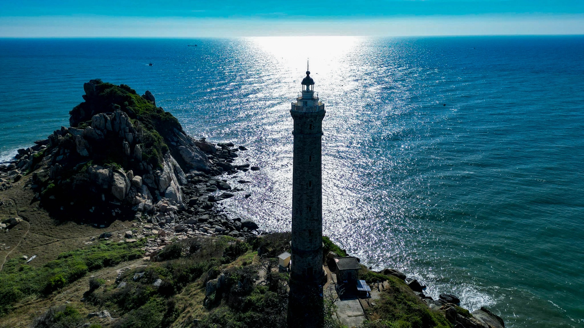 Camping and watching the stars at night and sunrise at the oldest lighthouse in Vietnam - 5