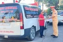 Xử phạt lái xe cứu thương vượt đèn đỏ không bật đèn còi ưu tiên