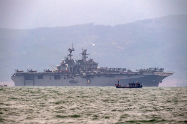 Tàu đổ bộ Tripoli của Mỹ mang siêu máy bay tàng hình F-35B vào thăm Đà Nẵng