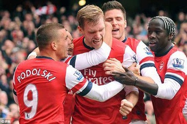 PR, kiếm tiền hay vì người hâm mộ bóng đá?