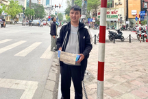 Chàng trai khiếm thị và hành trình xuyên Việt cùng bạn thân gây xúc động